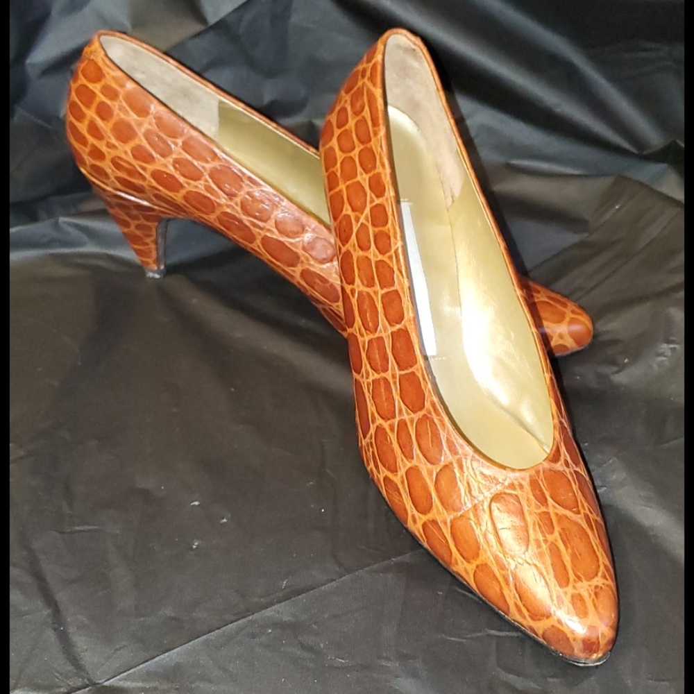 Evan Picone heels